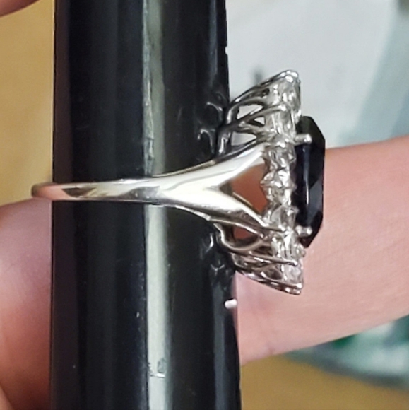 10k white gold iolite & white topaz ring size 7 1/4. Stamped 10k. Stones tested - Picture 4 of 9